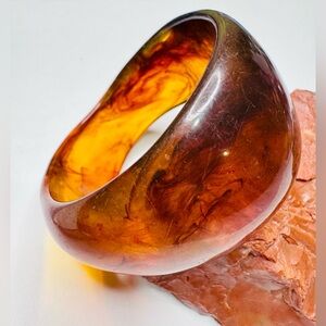 ‘80s Tortoiseshell Lucite Modernist Freeform Bangle Acrylic Swirl 65mm/40mm 62g